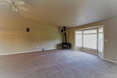 3169 SW Reindeer Ct, Redmond, OR 97756 - photo 4
