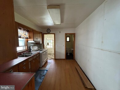 135 S 6th St, Shamokin, PA 17872 - photo 6