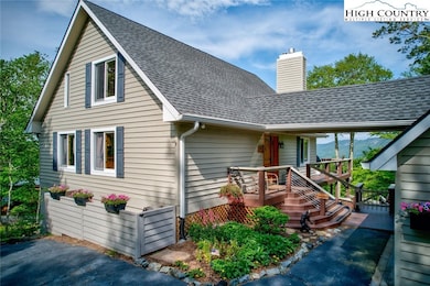 Beautifully maintained 4 bedroom, 3 bath Blue Ridg