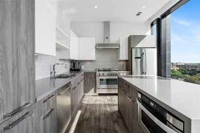 Totally tricked out kitchen!  Quartz countertops,