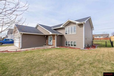 300 Maverick Dr, Mankato, MN 56001 - photo 2