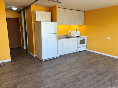 Holiday Manor unit 1316, Honolulu, HI 96814 - photo 3