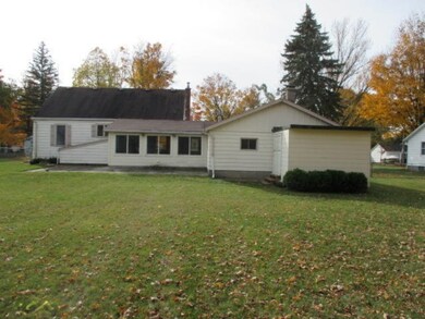 528 W Cherry St, Wayland, MI 49348 - photo 2