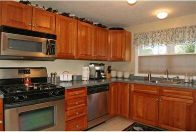 221 Bridle Cross Rd, Fitchburg, MA 01420 - photo 2