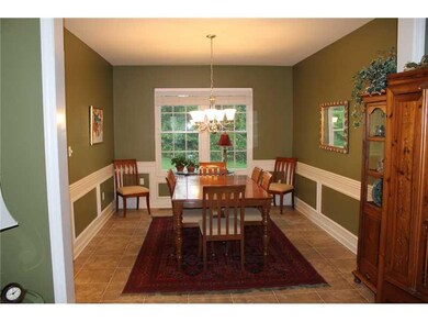 Dining Room. Spacious Dining Room
