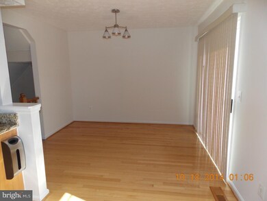 13321 Burkitts Rd, Fairfax, VA 22033 - photo 5