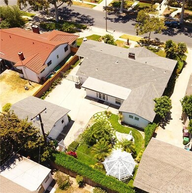 Large lot over 8,000sqft with tons of parking