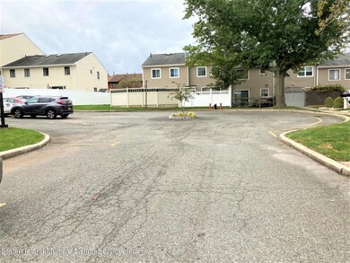 23 Ivy Ct, Staten Island, NY 10309 - photo 3