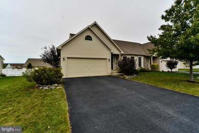 3458 Green Leaf Dr, Mount Joy, PA 17552 - photo 2