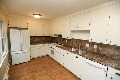 138 Eastcliff Dr SE, Concord, NC 28025 - photo 4