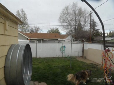 143 SW 10th St, Redmond, OR 97756 - photo 6