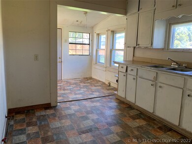 512 S Taft Ave, Okmulgee, OK 74447 - photo 6