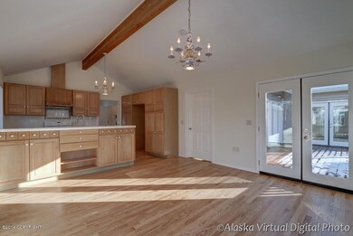 Breakfast room with deck access