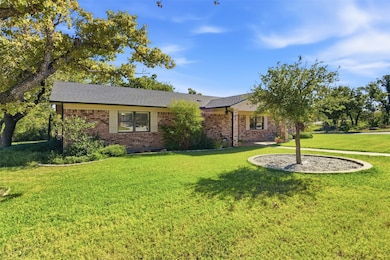 116 Cromeans St, Jacksboro, TX 76458 - photo 3