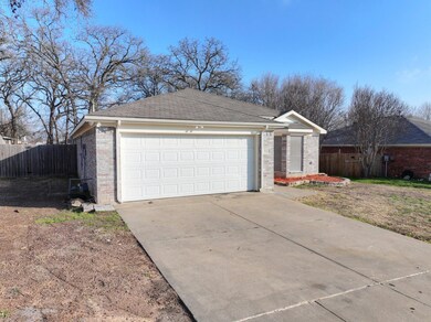 322 Sweetwater Dr, Weatherford, TX 76086 - photo 2