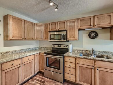 Another view of this great kitchen