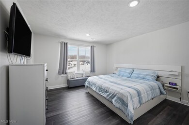 9280 Preserve Way, Olmsted Falls, OH 44138 - photo 4