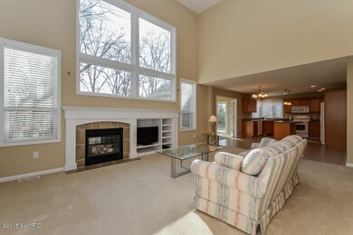 004-Living_Room-1519017-mls.jpg