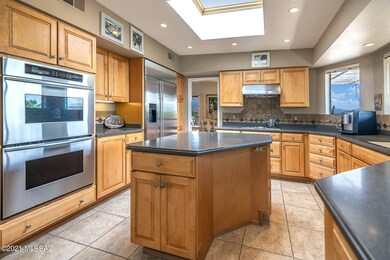 Kitchen w/high end appliances