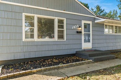 1435 S Weyant Av