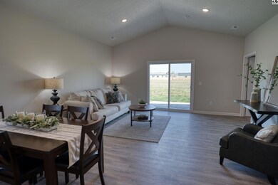 1325 Robin Dr, McPherson, KS 67460 - photo 3