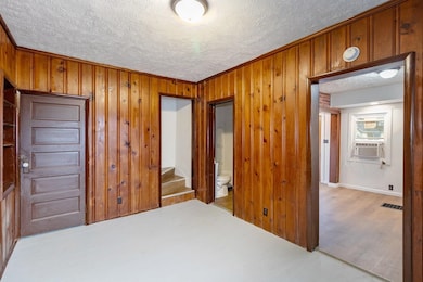 325 W Stearns St, Freeport, IL 61032 - photo 6