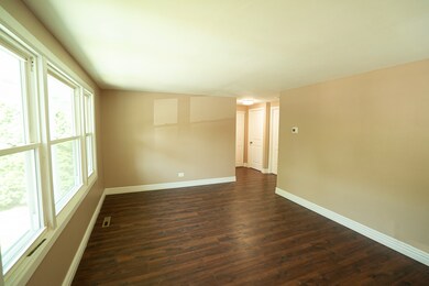 102 Pecos Cir, Carpentersville, IL 60110 - photo 4