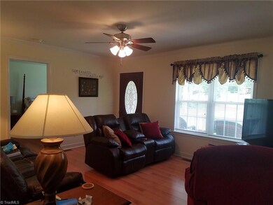 410 Hawthorne Dr, Asheboro, NC 27205 - photo 4