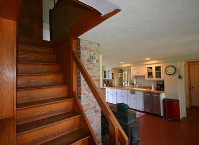 1147 Stage Rd, South Pomfret, VT 05067 - photo 6