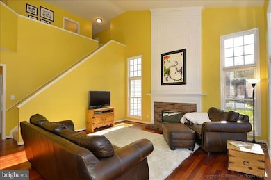 9592 Larkview Ct, Fairfax Station, VA 22039 - photo 2