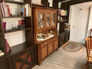 1040 Hickory Ln, Indiana, PA 15701 - photo 4