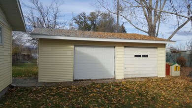 perry mom garage