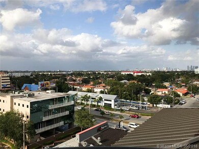 SPECTACULAR VIEWS OF DOWNTOWN AND MIAMI SKYLINE