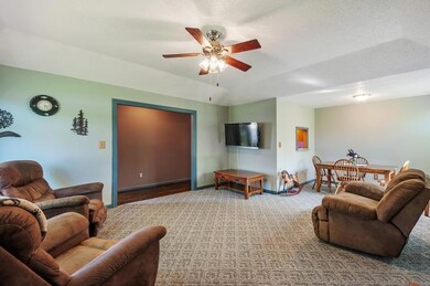 2007 Cobb Dr, Columbia, TN 38401 - photo 4