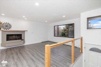 03-Living Room 20221012-DW-5235