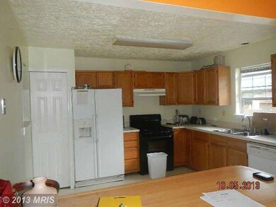 8518 Branchwood Cir, Clinton, MD 20735 - photo 7