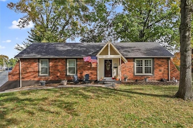 903 Goodrich Dr, Richmond, MO 64085 - photo 2