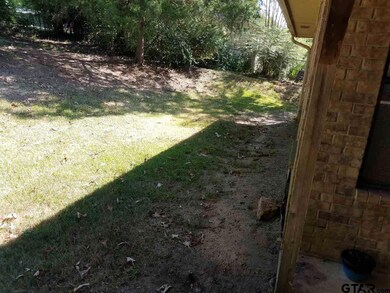 11247 Timber Creek Cir, Tyler, TX 75707 - photo 2