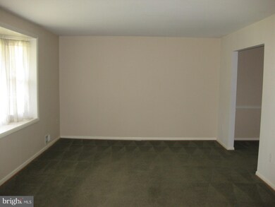 6409 Gifford Ln, Temple Hills, MD 20748 - photo 5