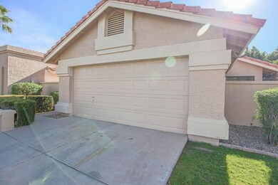 1049 W Sunward Dr-Gilbert, AZ  85233-Uni