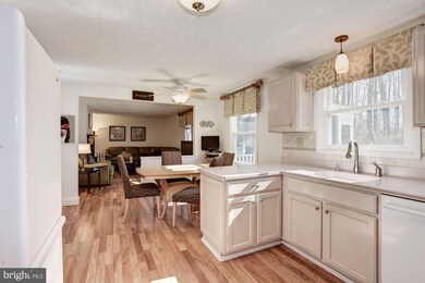 8026 Nicky Ct, Laurel, MD 20723 - photo 7