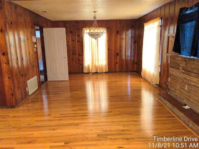 2541 Timberline diningroom