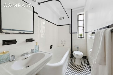 140 E 40th St unit 7J, New York, NY 10016 - photo 4