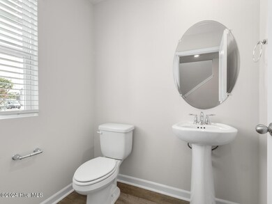 7 half bathroom (2)