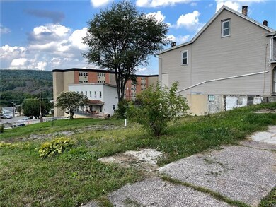 401 E Abbott St, Lansford, PA 18232 - photo 2