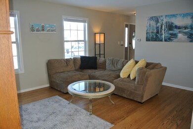 553 Lakeview Dr, Oswego, IL 60543 - photo 3