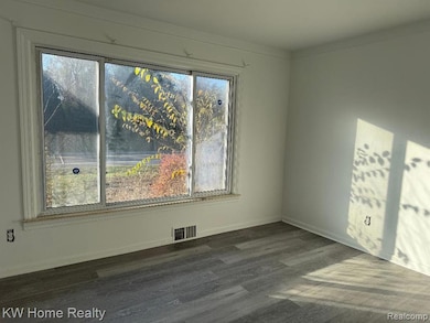 25630 W 10 Mile Rd, Southfield, MI 48033 - photo 5