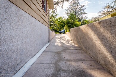 6240 Riviera Manor Dr, Jacksonville, FL 32216 - photo 2