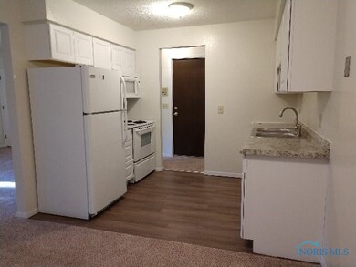 Brand new kitchen cabinets, c-tops and flooring!