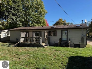 520 Moyer Ave, Alma, MI 48801 - photo 2